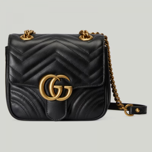 hand mini shoulder bag.